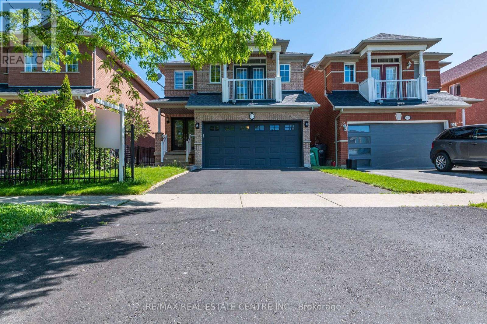 Mississauga (meadowvale Village), ON L5W1J9,925 KNOTTY PINE GROVE