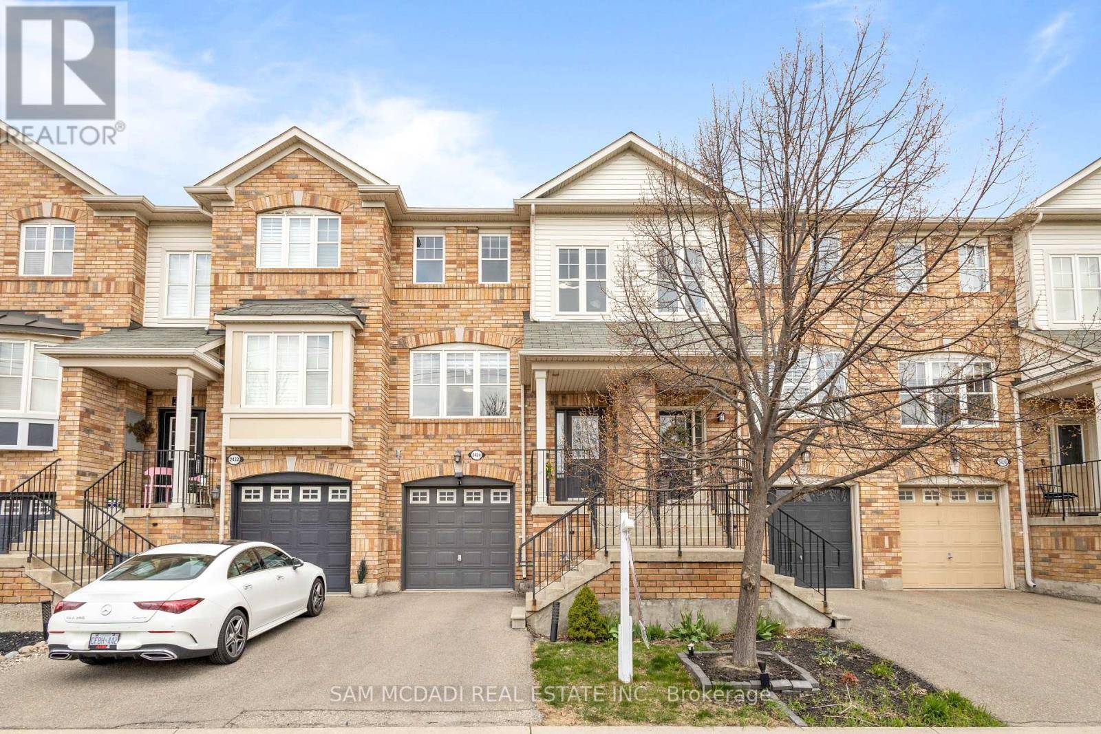 Oakville (wm Westmount), ON L6M0G6,2424 COHO WAY