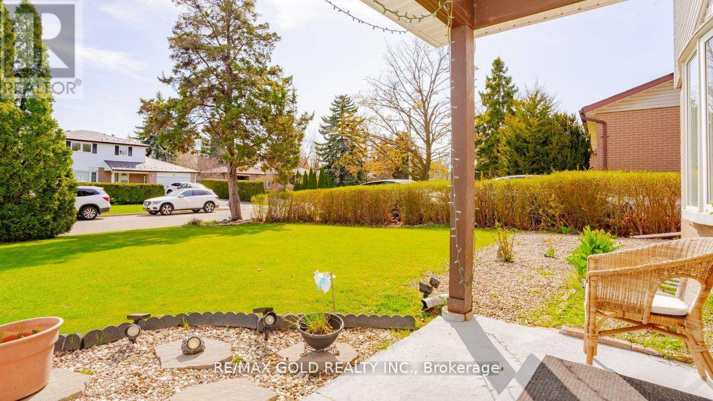 Brampton (southgate), ON L6T3H2,44 DUNBLAINE CRESCENT