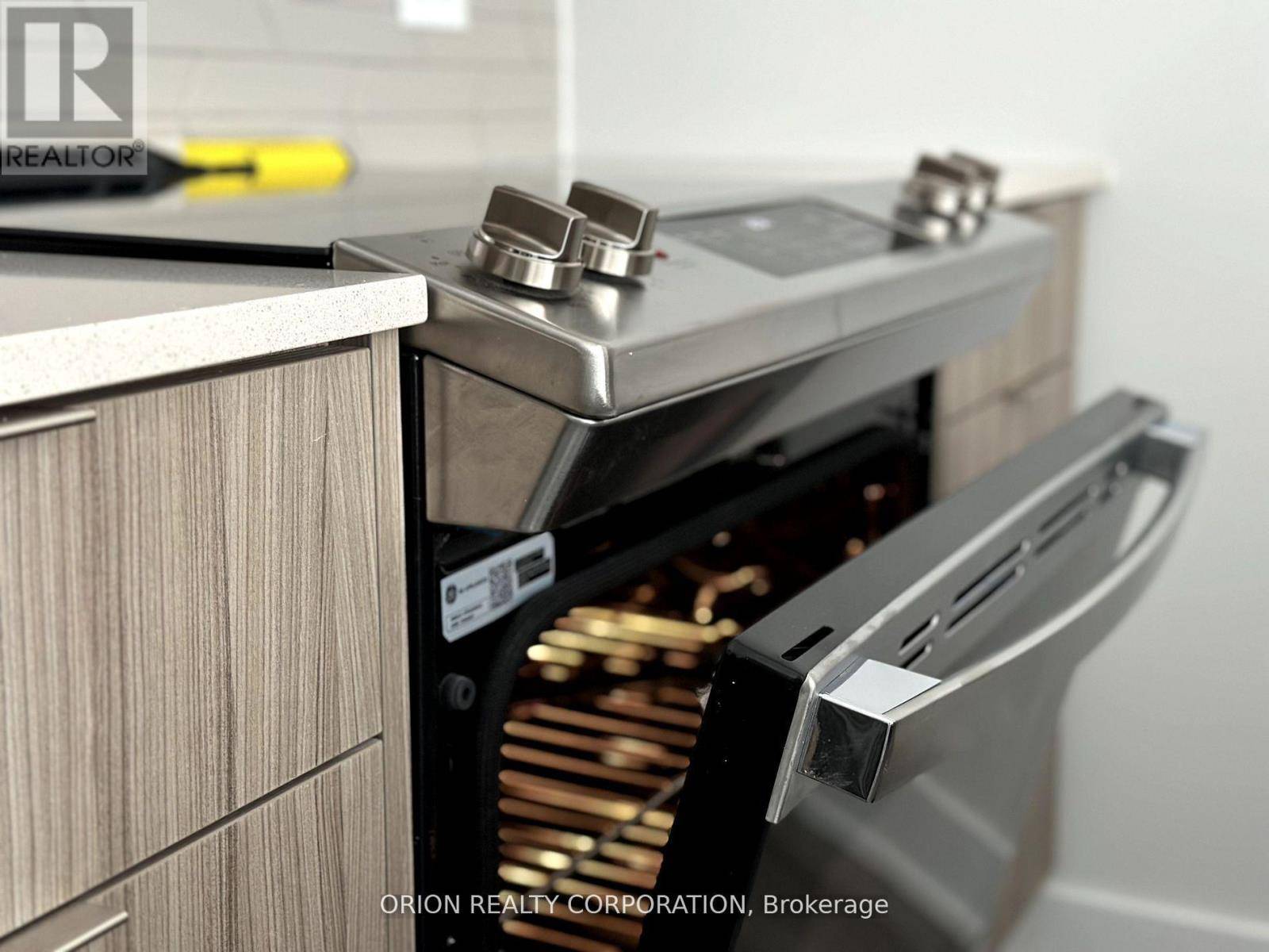 Mississauga (creditview), ON L5B0L6,430 Square One DR #510