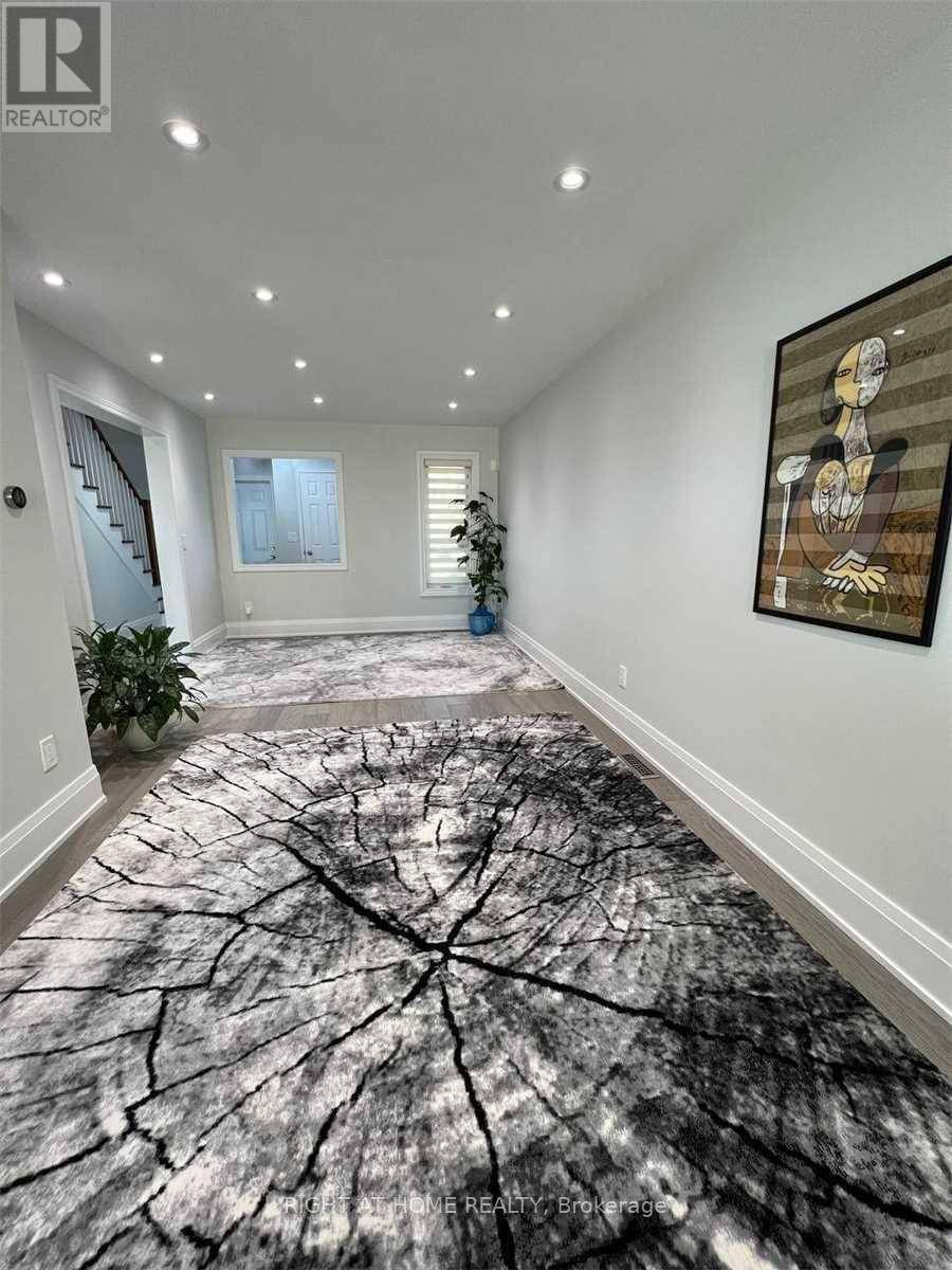 Mississauga (east Credit), ON L5V2V5,5936 CANDLEBROOK COURT