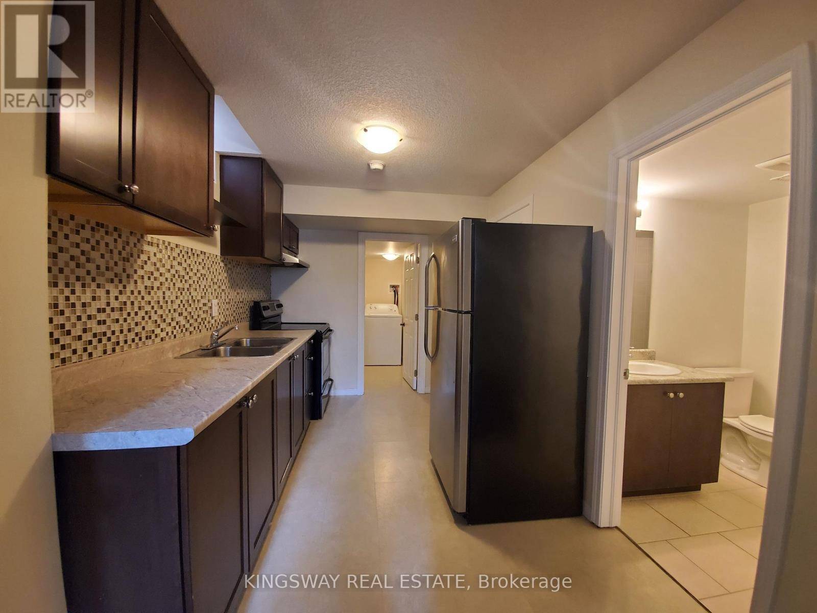 Brampton (northwest Brampton), ON L7A4L2,593 Remembrance RD #bsmt