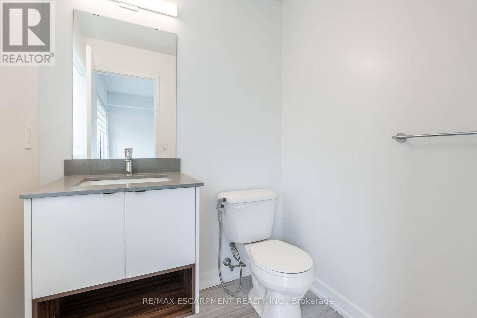 Burlington (lasalle), ON L7T0C3,1121 Cooke BLVD #73