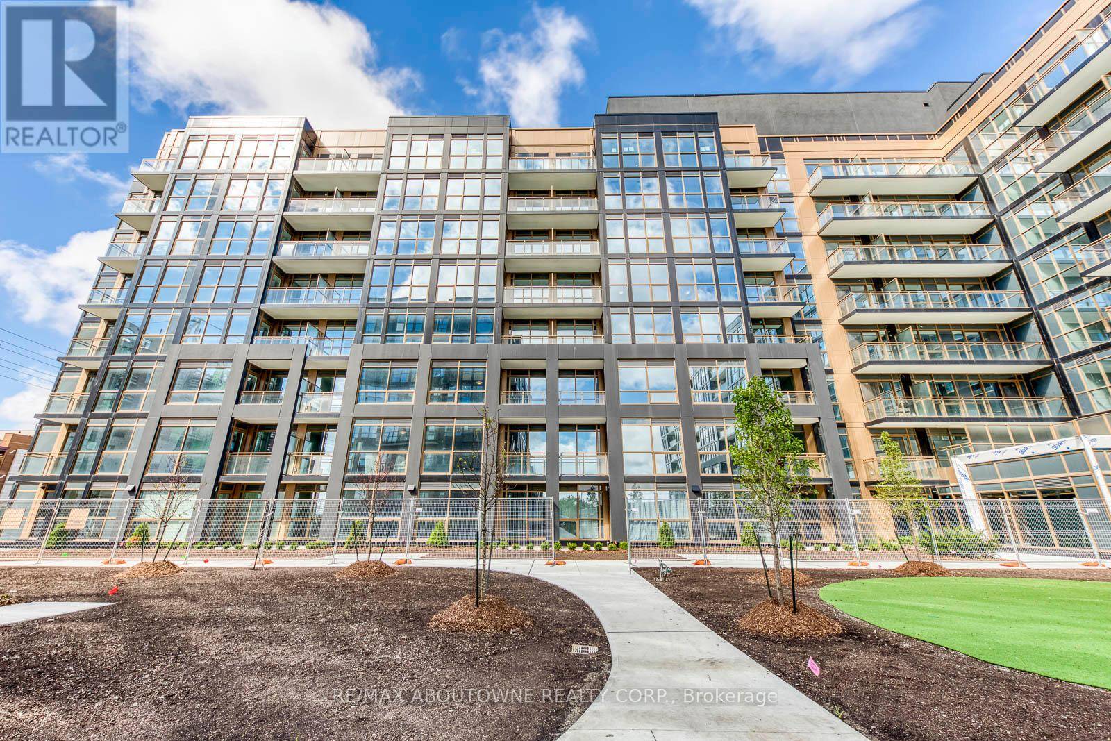 Oakville (wm Westmount), ON L6M5R6,2343 Khalsa Gate #307