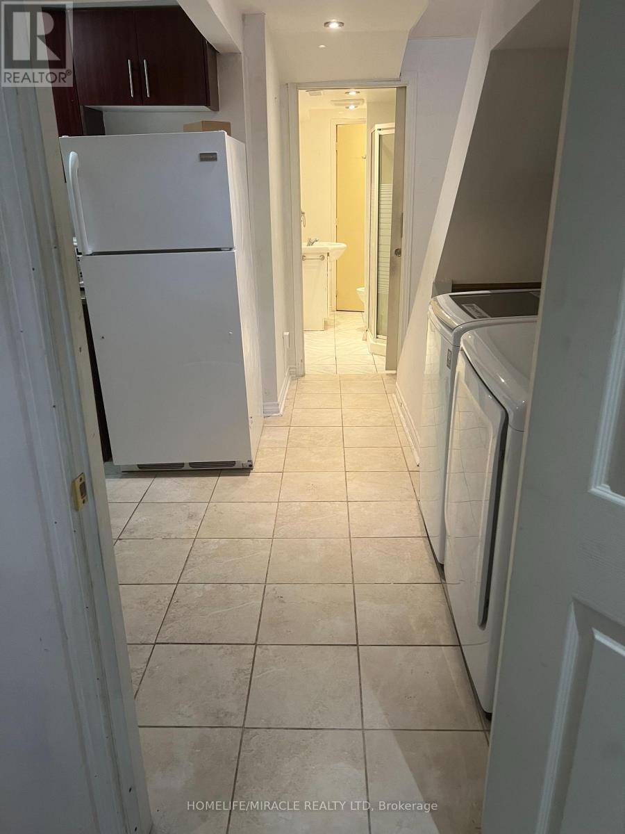 Brampton (fletcher's West), ON L6Y4X9,7 PIANE AVENUE