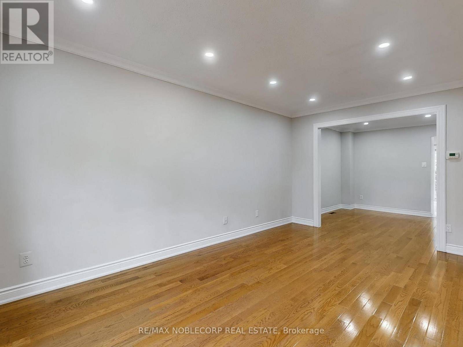 Mississauga (lorne Park), ON L5H4A8,892 SWEETWATER CRESCENT