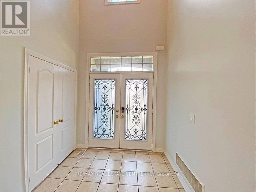 Burlington (alton), ON L7M0M4,4230 FULLER CRESCENT