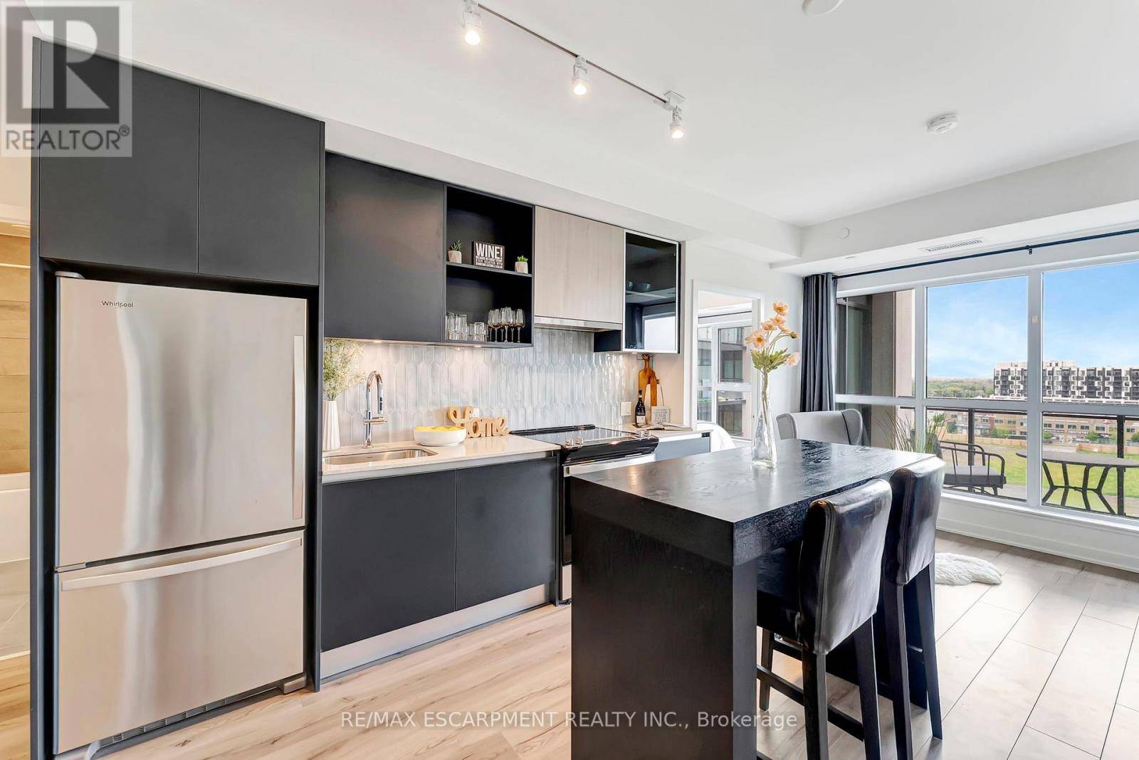 Oakville (go Glenorchy), ON L6M5P9,405 Dundas ST West #702