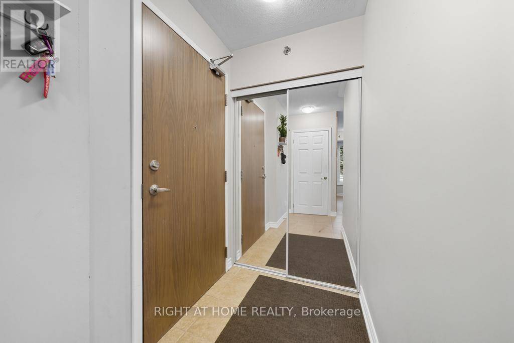 Burlington (alton), ON L7M0H1,3070 Rotary WAY #121