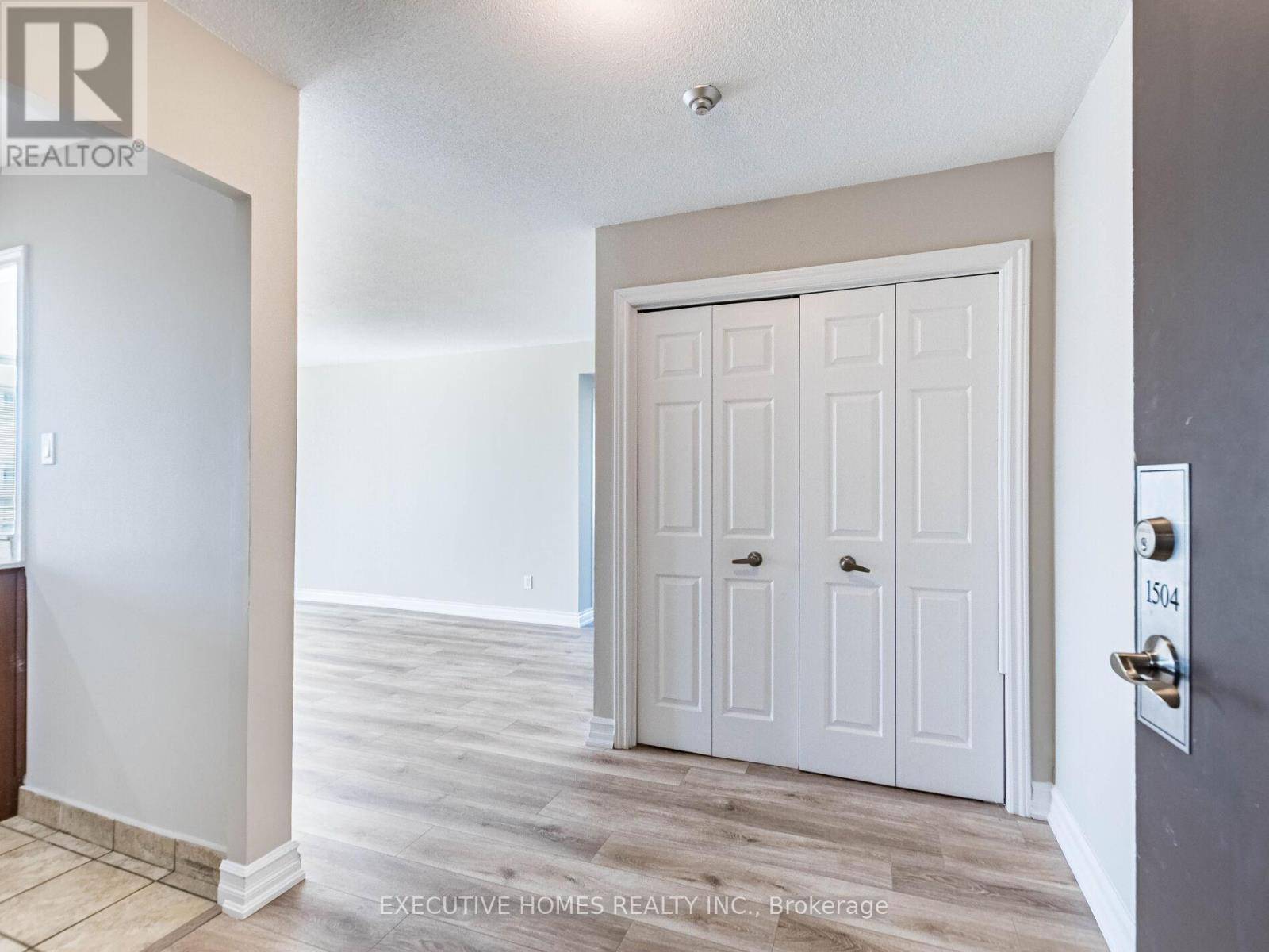 Mississauga (hurontario), ON L5R3R4,4450 Tucana CT #1504