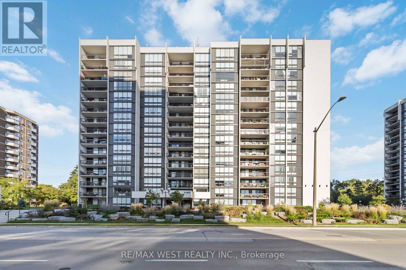 Oakville (br Bronte), ON L6L5L6,2185 Marine DR #1108