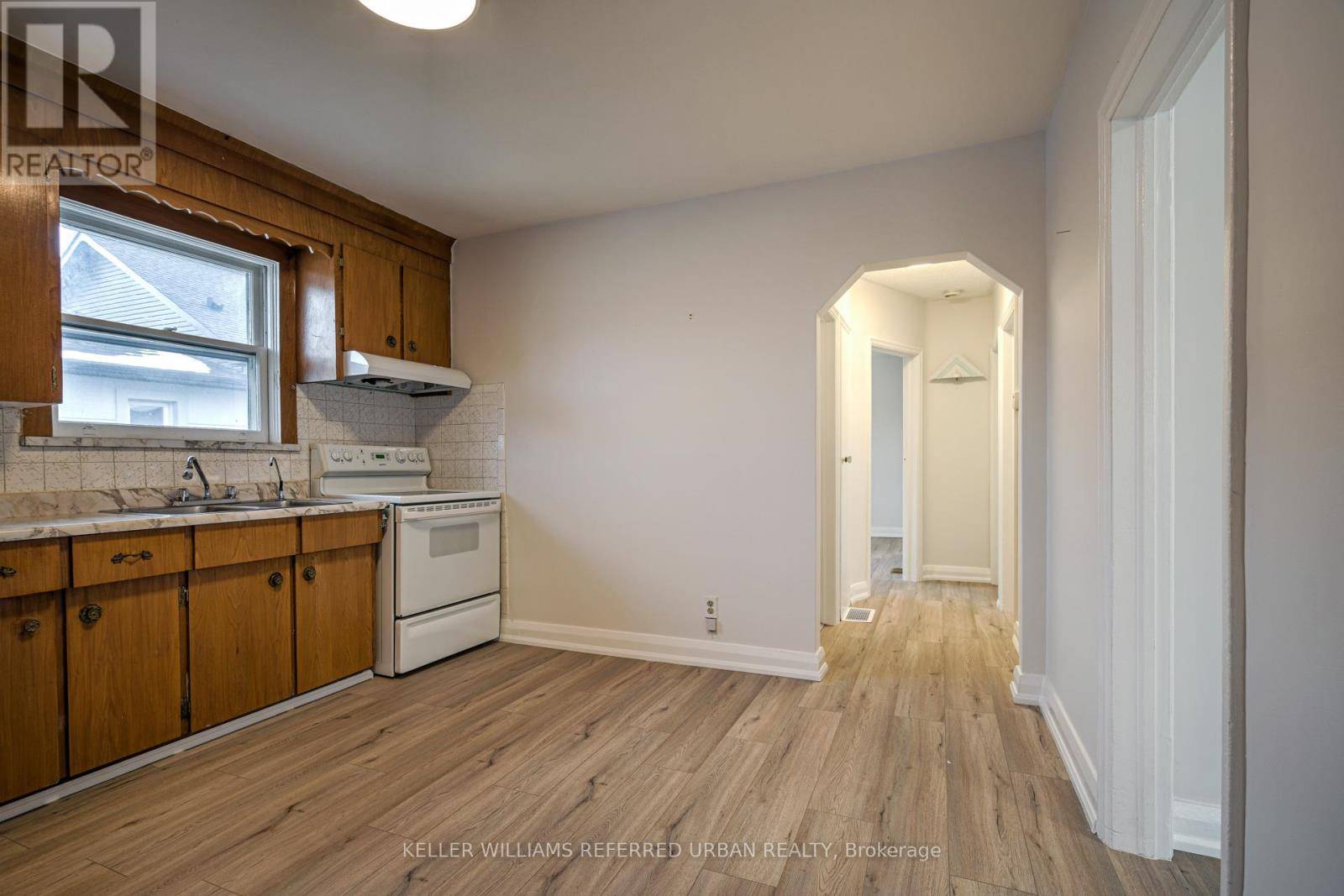 Toronto (mimico), ON M8Z1G3,99 Hay AVE #Main