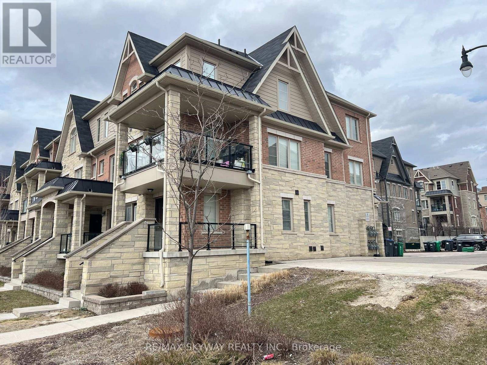 Brampton (northwest Brampton), ON L7A4S6,200 Veterans DR #103