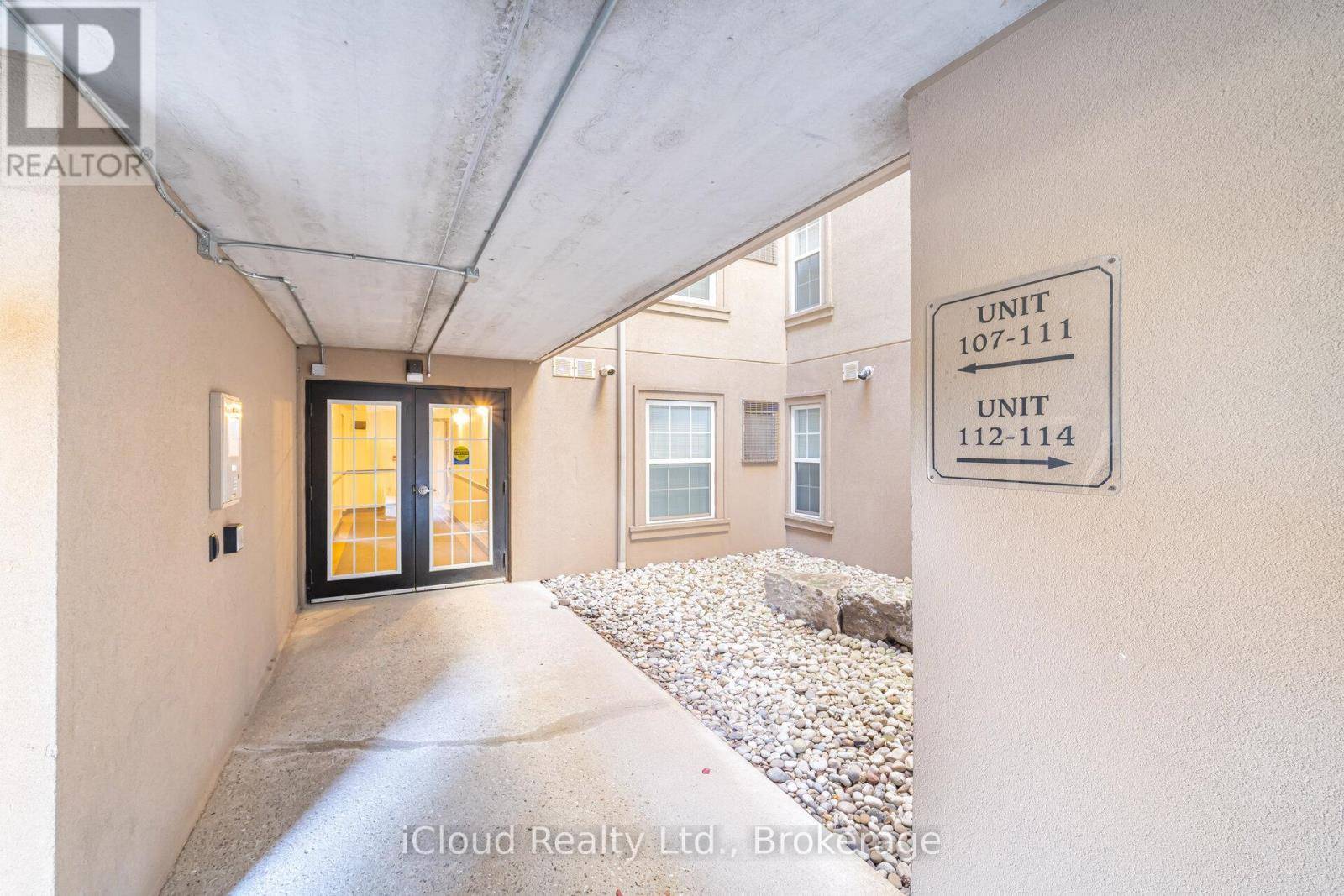 Burlington (uptown), ON L7L7G8,2035 Appleby Line #111