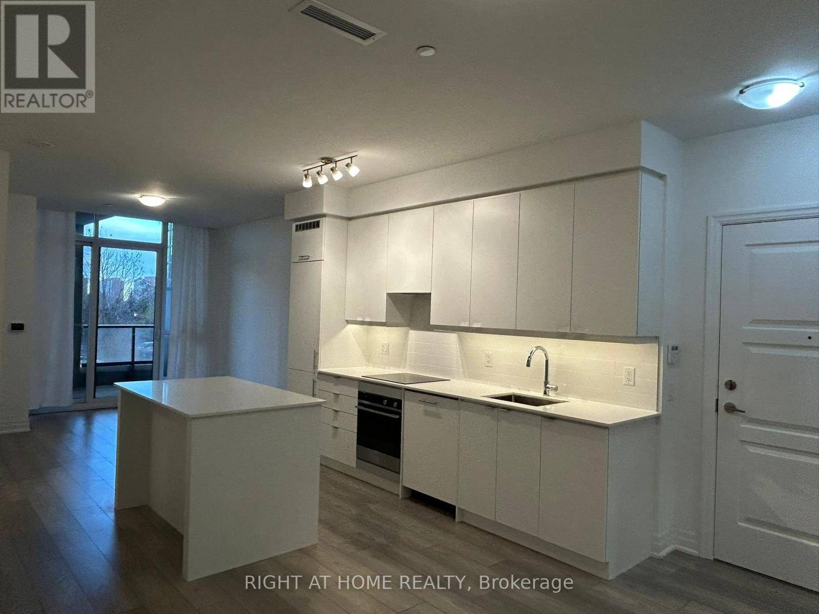 Mississauga (city Centre), ON L5B0N3,36 Elm DR #202