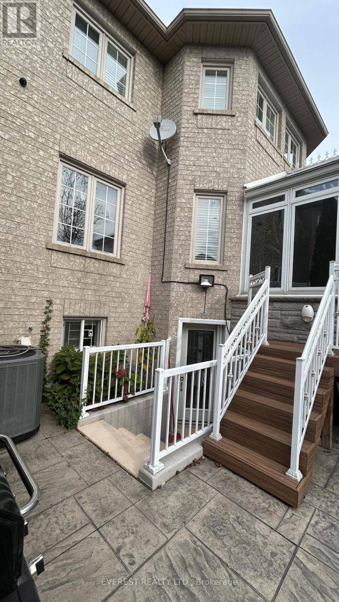 Mississauga (hurontario), ON L4Z3W5,397 TURNBERRY CRESCENT