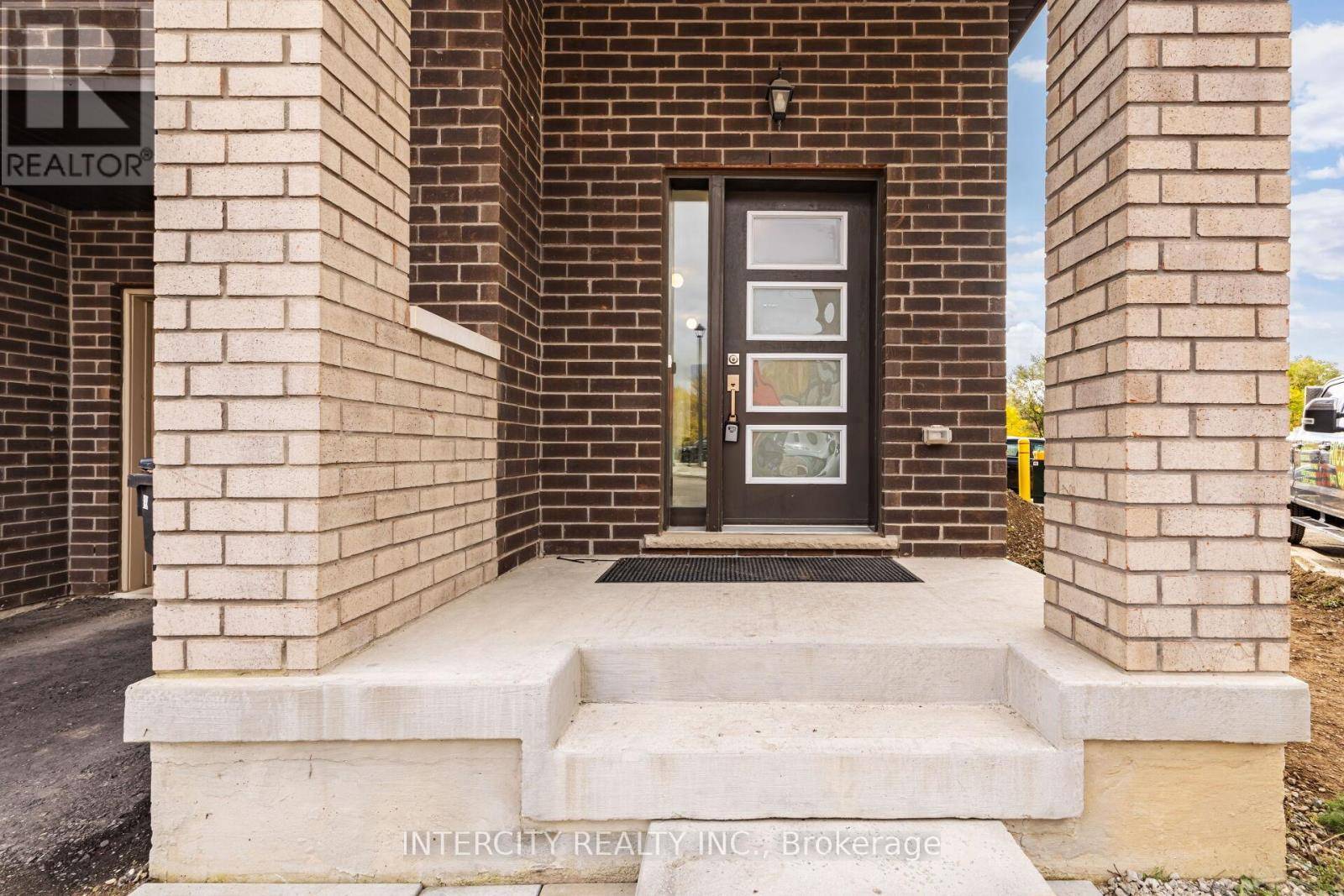 Brampton (credit Valley), ON L6Y6L2,2 QUEENPOST DRIVE