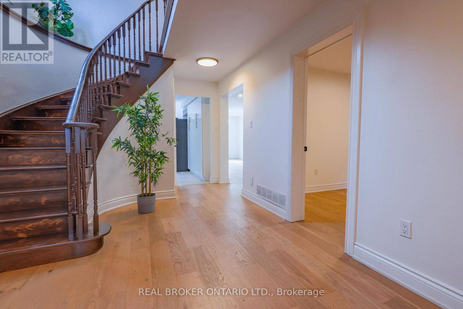 Mississauga (hurontario), ON L5R2B2,4326 WATERFORD CRESCENT