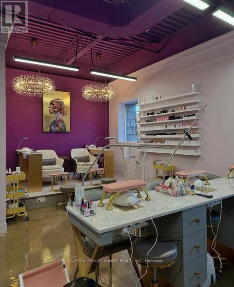 Mississauga (mississauga Valleys), ON L5A3Z1,680 Silver Creek BLVD #102A