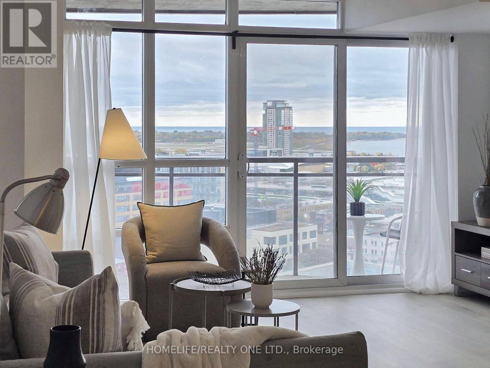 Toronto (south Parkdale), ON M6K0A5,38 Joe Shuster WAY #2003