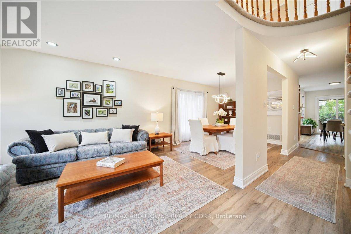 Oakville (ro River Oaks), ON L6H3N4,87 RIVER OAKS BOULEVARD W