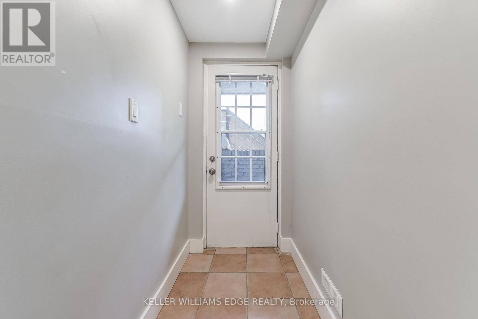 Burlington (roseland), ON L7N2W6,672 Castleguard CRES #2