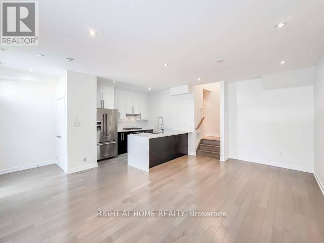 Mississauga (city Centre), ON L5B0K2,4020 Parkside Village DR #2