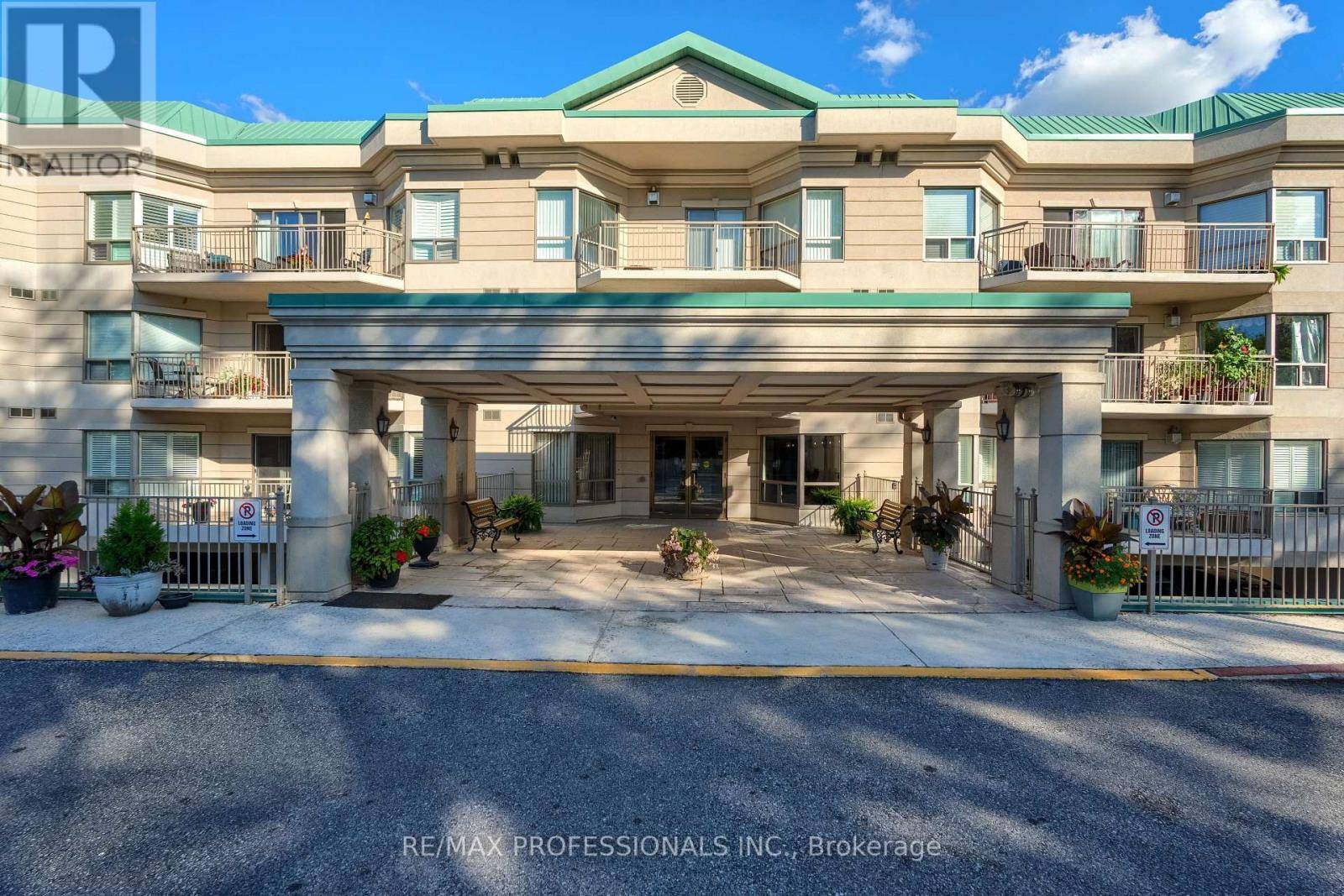 Halton Hills (georgetown), ON L7G6A7,24 Chapel ST #206