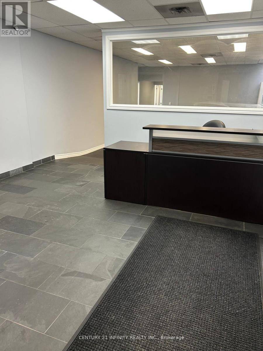 Oakville (co Central), ON L6K3B6,323 Kerr ST #209