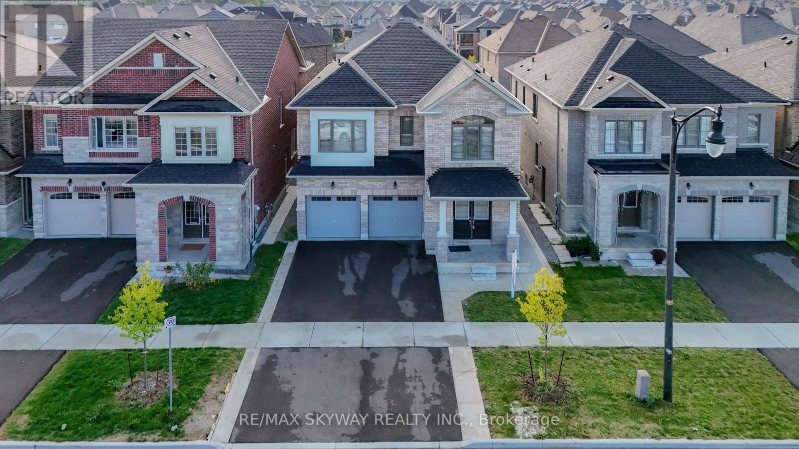 Brampton (credit Valley), ON L6X5S7,379 VALLEYWAY DRIVE