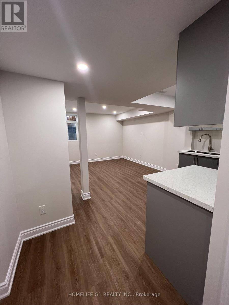 Brampton (northwest Brampton), ON L7A5A7,112 EMERALD COAST TRAIL