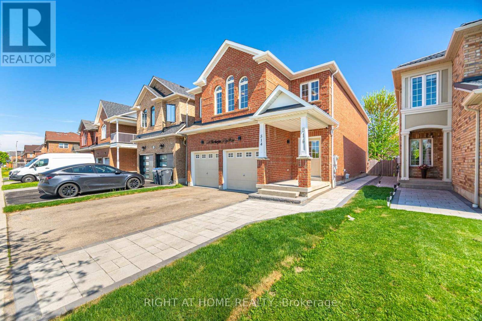 Mississauga (hurontario), ON L5R2X7,514 HUNTINGTON RIDGE DRIVE