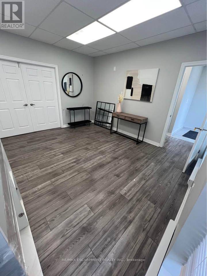 Burlington (industrial Burlington), ON L7M1A6,3325C MAINWAY