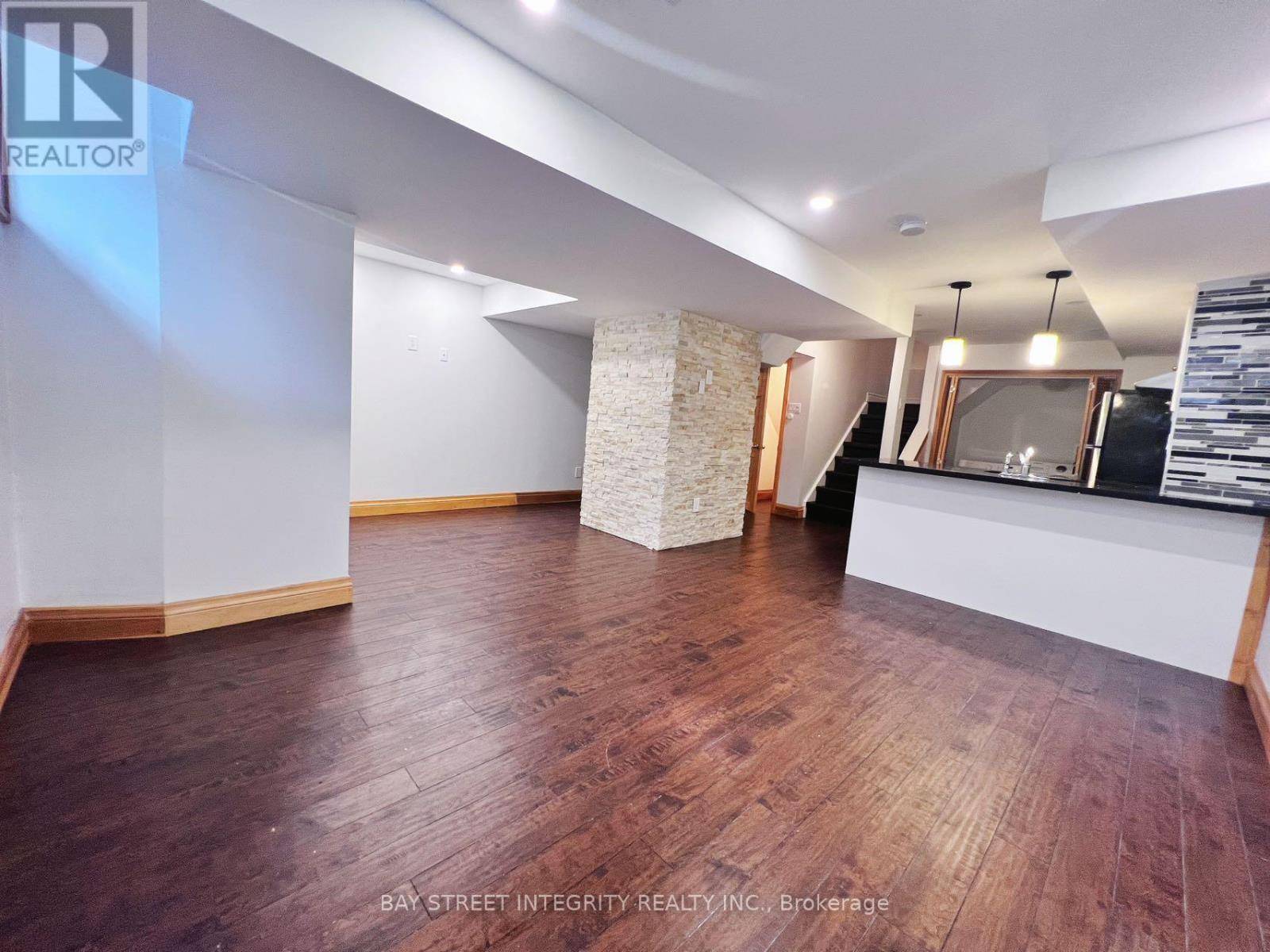 Oakville (go Glenorchy), ON L6M0T8,BSMT-220 SIXTEEN MILE DRIVE