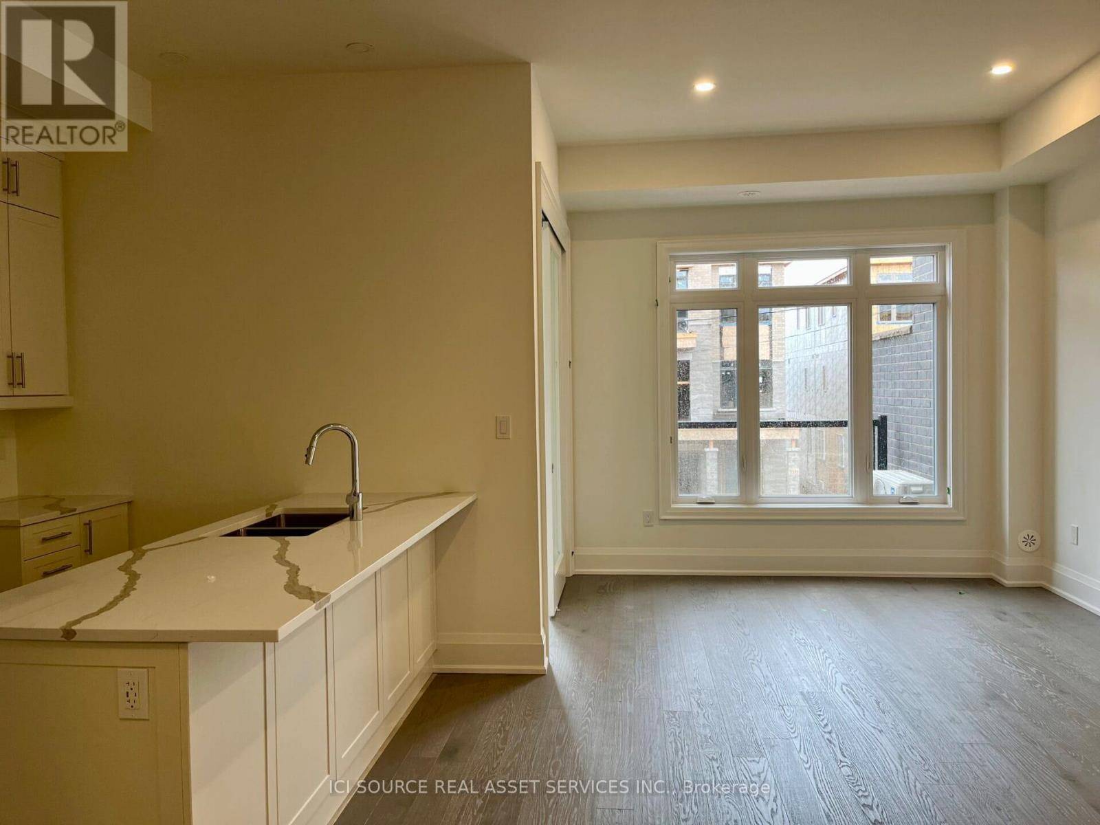 Oakville (go Glenorchy), ON L6M5S3,3322 AZAM WAY