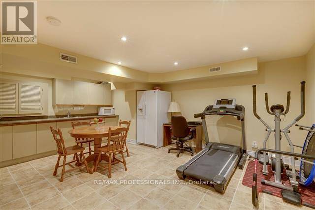 Oakville (br Bronte), ON L6L3C1,114 BRONTE ROAD