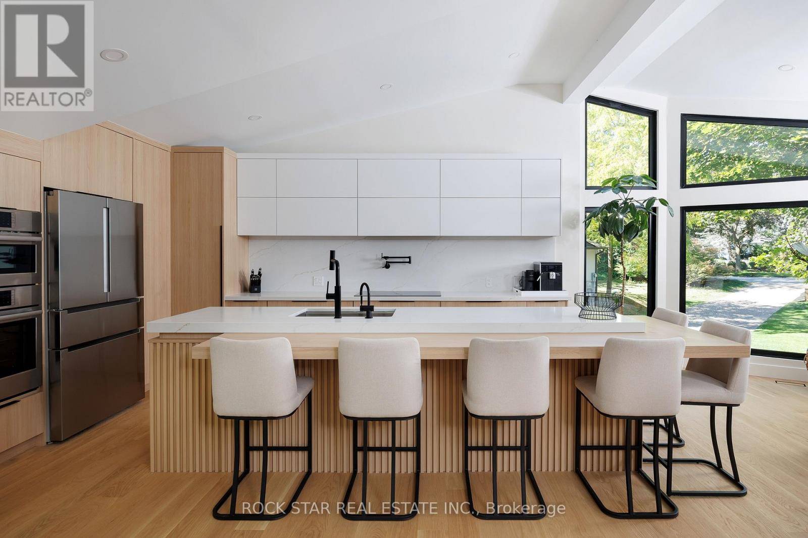 Mississauga (lorne Park), ON L5J3A1,1113 GREENOAKS DRIVE