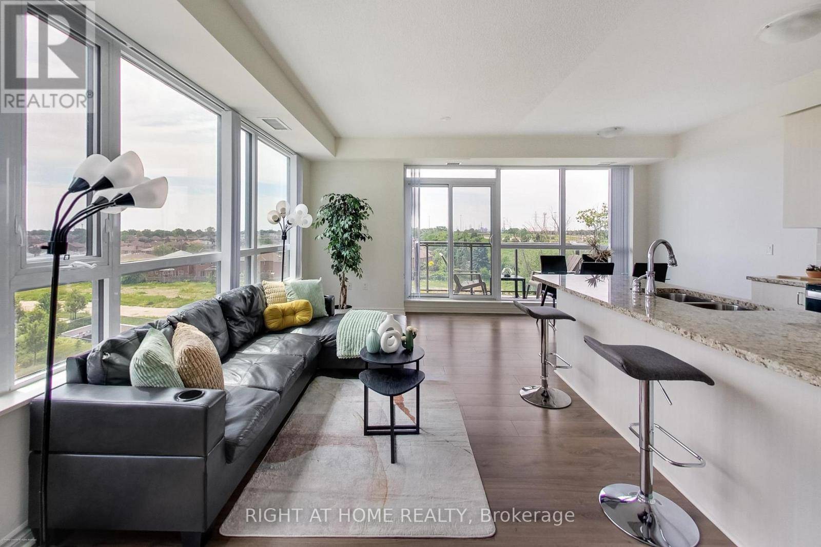 Mississauga (city Centre), ON L5B0G9,349 Rathburn RD West #515