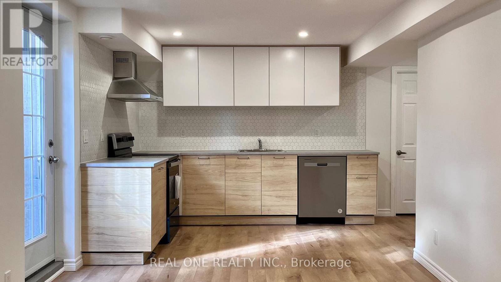 Oakville (cv Clearview), ON L6J6W5,1200 Greenwood CRES #Lower