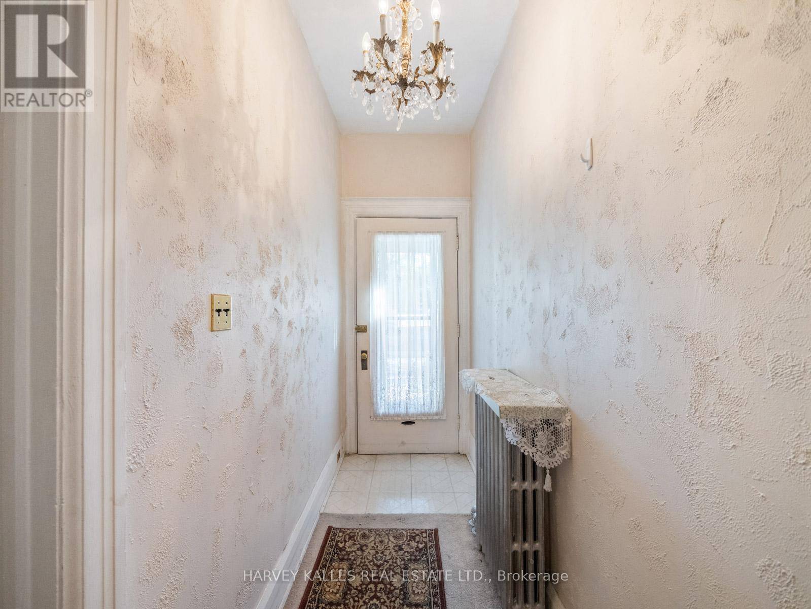 Toronto (south Parkdale), ON M6K2V5,132 CLOSE AVENUE