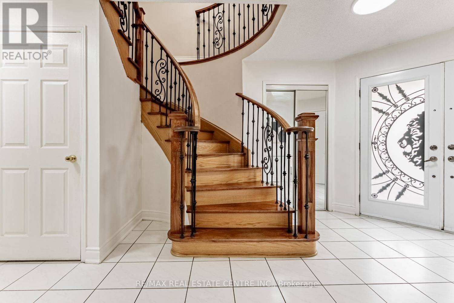 Brampton (fletcher's West), ON L6Y5E1,8 MANNEL CRESCENT