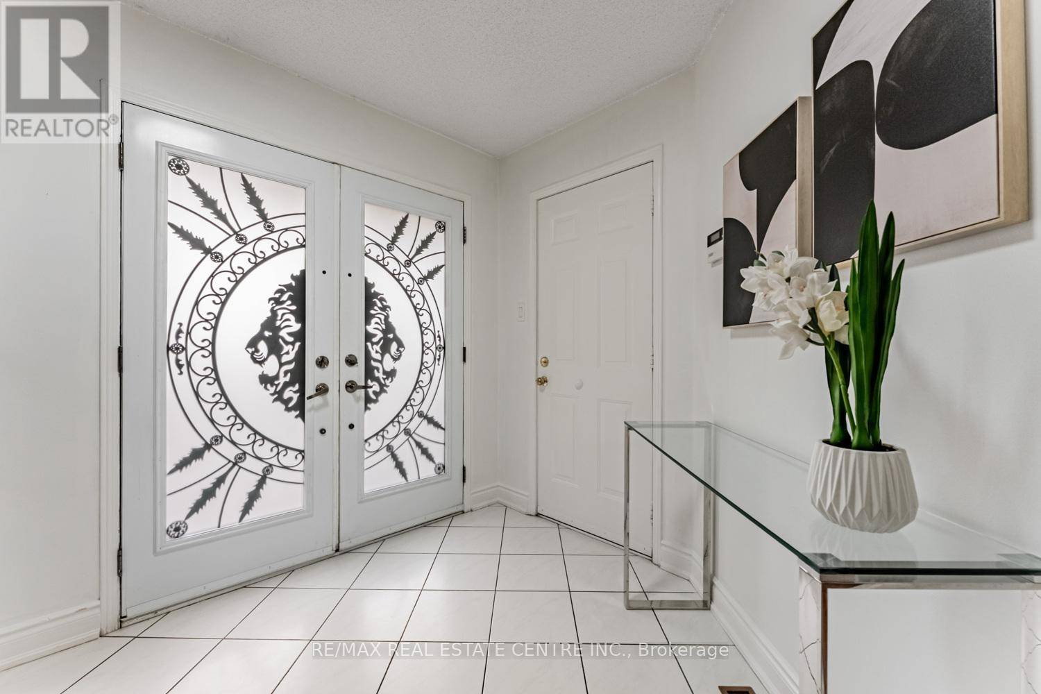 Brampton (fletcher's West), ON L6Y5E1,8 MANNEL CRESCENT