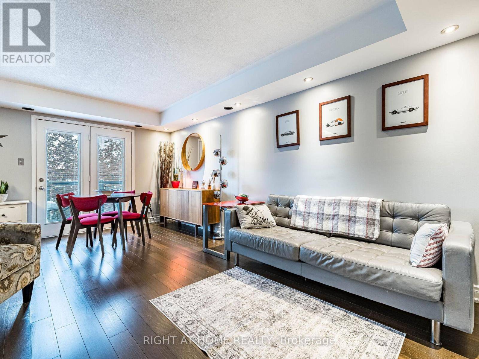 Oakville (ro River Oaks), ON L6H0H8,19 Hays BLVD #9