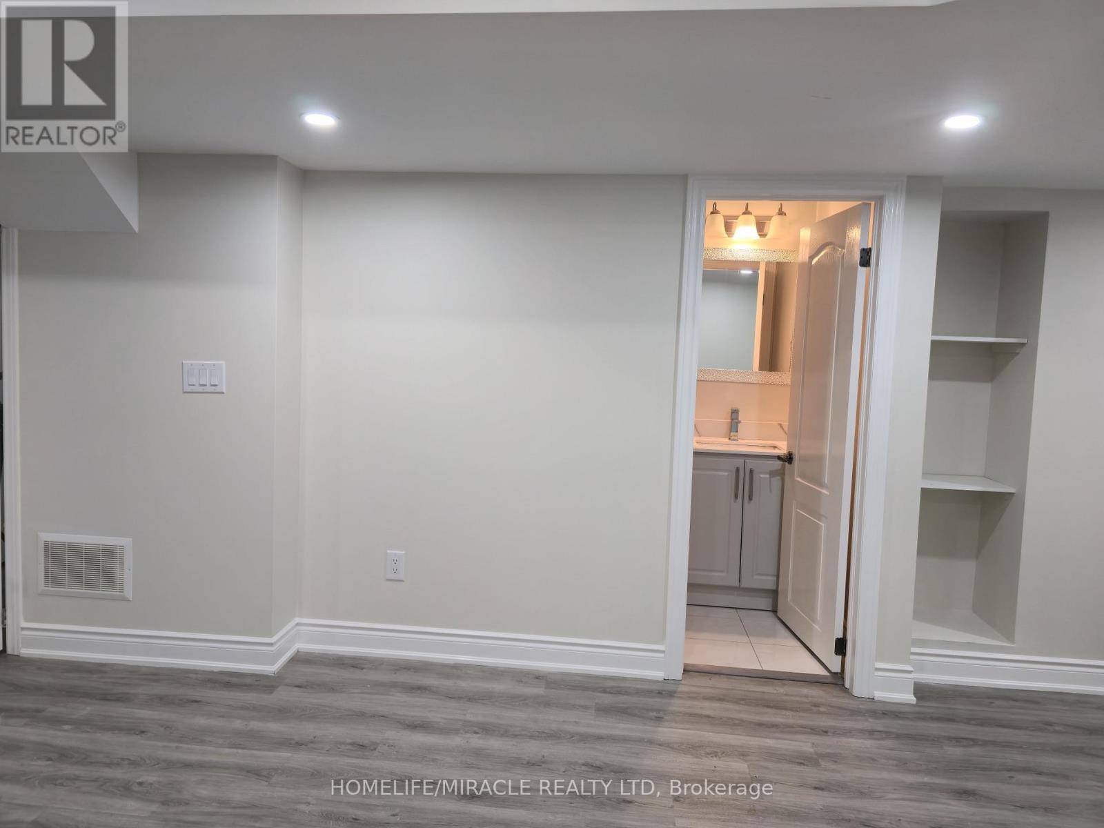 Brampton (northwest Brampton), ON L7A4Z4,BASEMENT APARTMENT - 23 ELVERTON CRESCENT