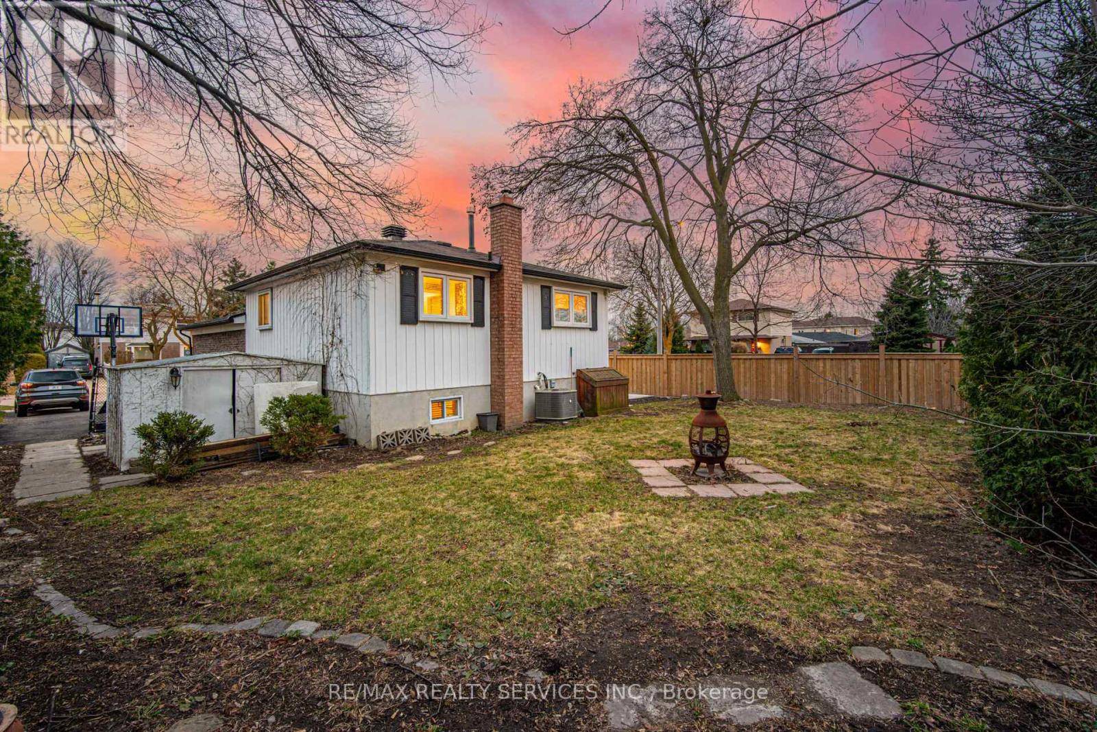 Brampton (madoc), ON L6V2C9,8 REIGATE AVENUE