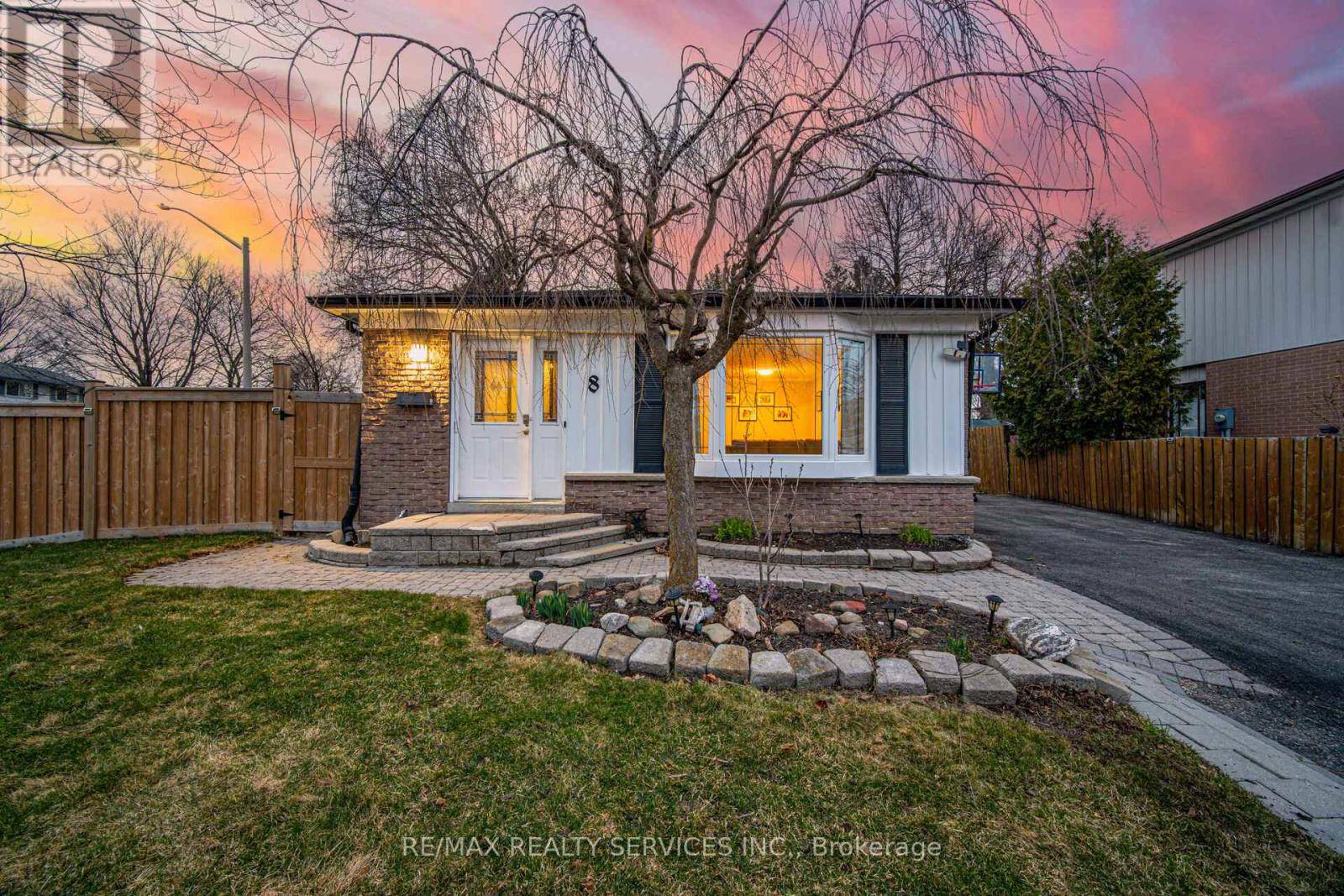 Brampton (madoc), ON L6V2C9,8 REIGATE AVENUE