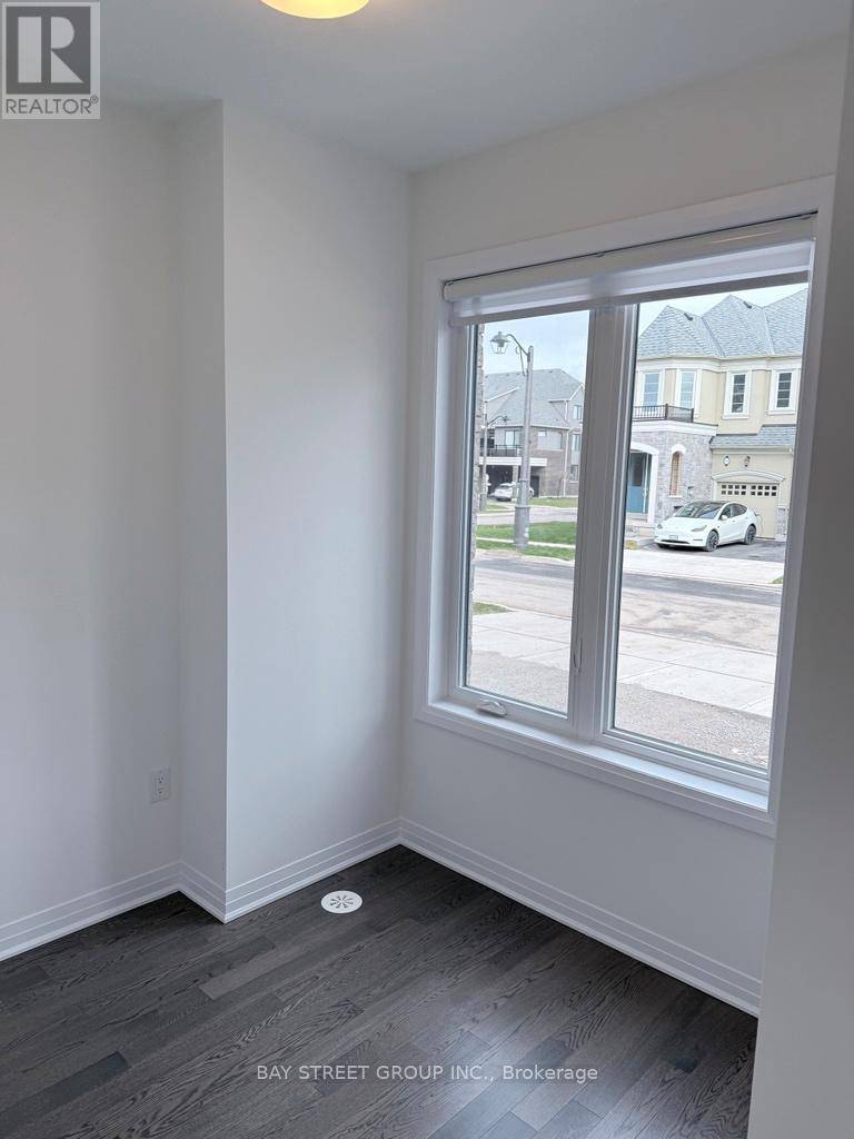 Oakville (go Glenorchy), ON L6M5S8,3210 CRYSTAL DRIVE