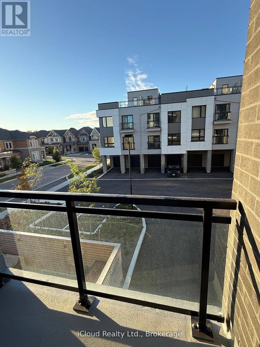 Oakville (go Glenorchy), ON L6M1R1,3250 Carding Mill TRL West #213