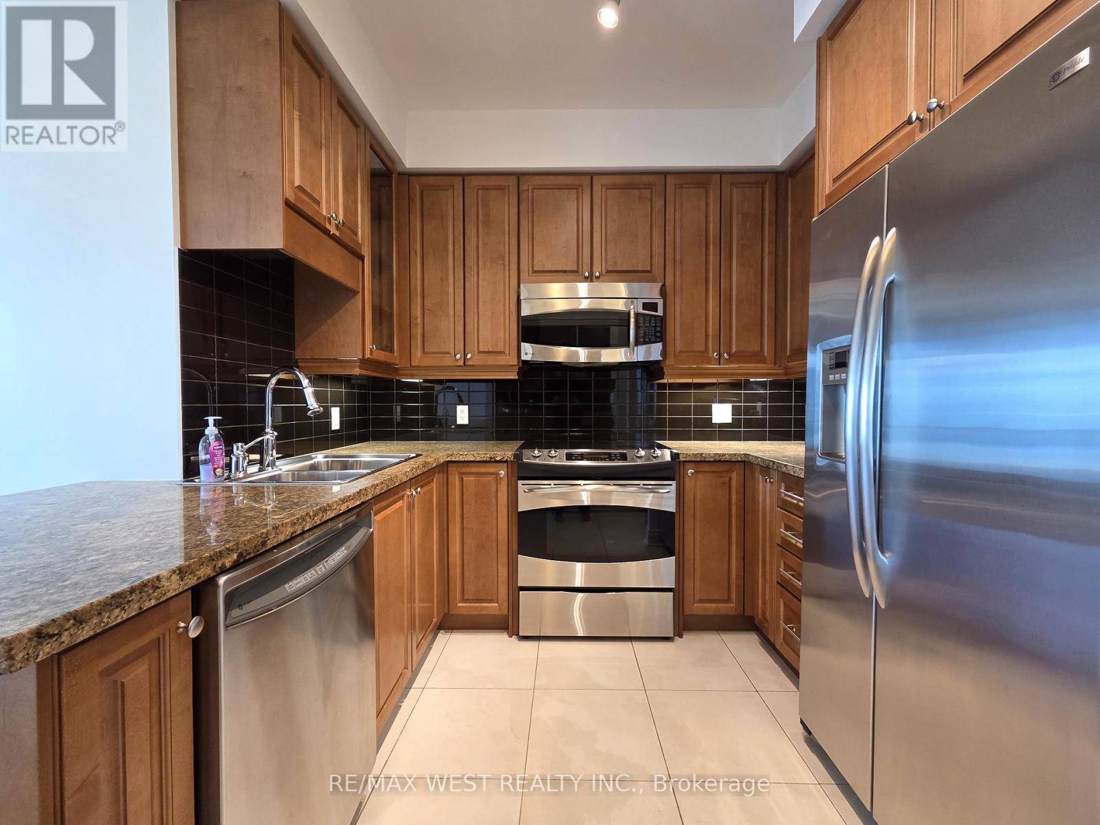 Toronto (south Parkdale), ON M6S1A4,1900 Lake Shore BLVD West #1604