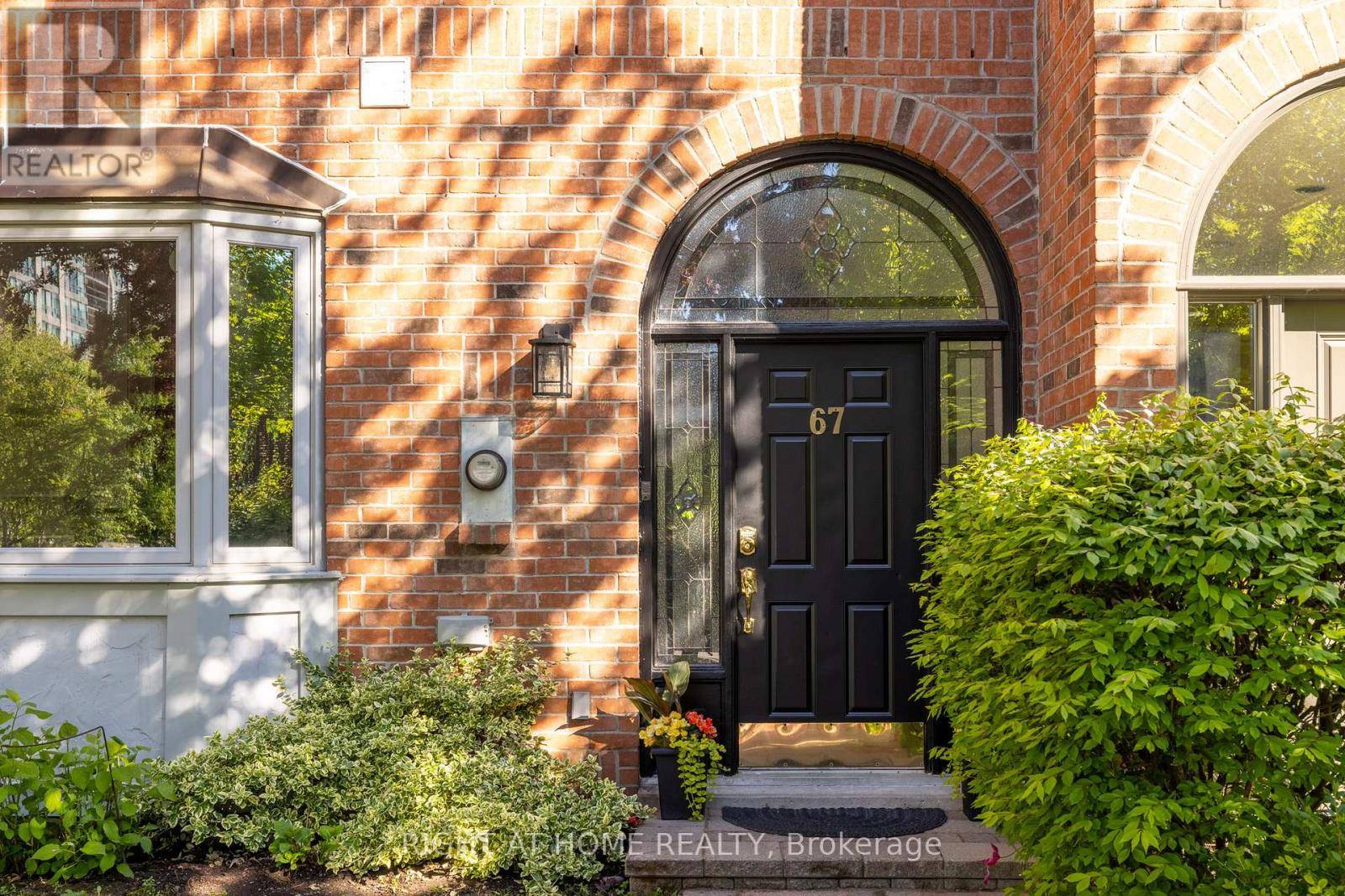 Oakville (br Bronte), ON L6L6L1,67 WINDHAVEN PLACE